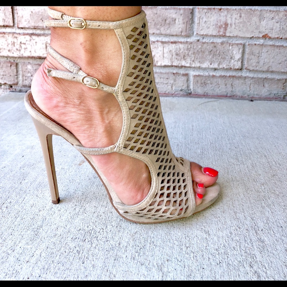 Steve Madden used tan high heel